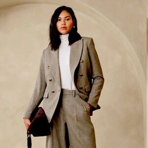 Banana Republic Herringbone Icon Blazer size 10 petite